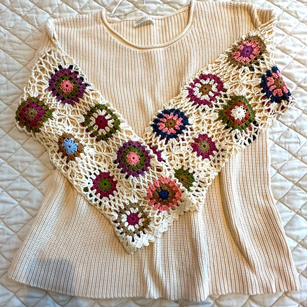 Sweater with crocheted sleeves - Picture 2 of 4